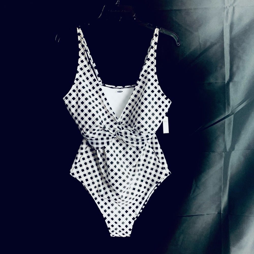 NWT Old Navy swimsuit